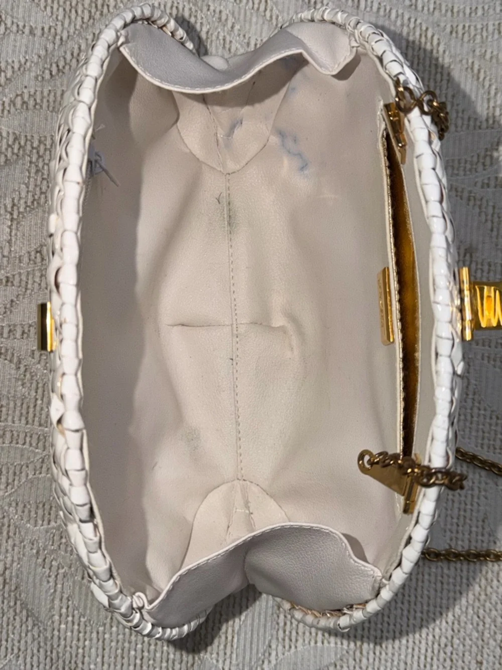 Vintage Vanessa Lacquered White Wicker Crossbody Purse With Gold Toned Chain
